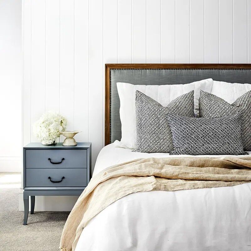 Lifestyle shot Milo Bedside and Camille Bedhead